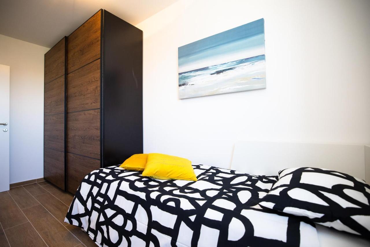 Beach Paradise 5 Stars Apartments Nin Kültér fotó